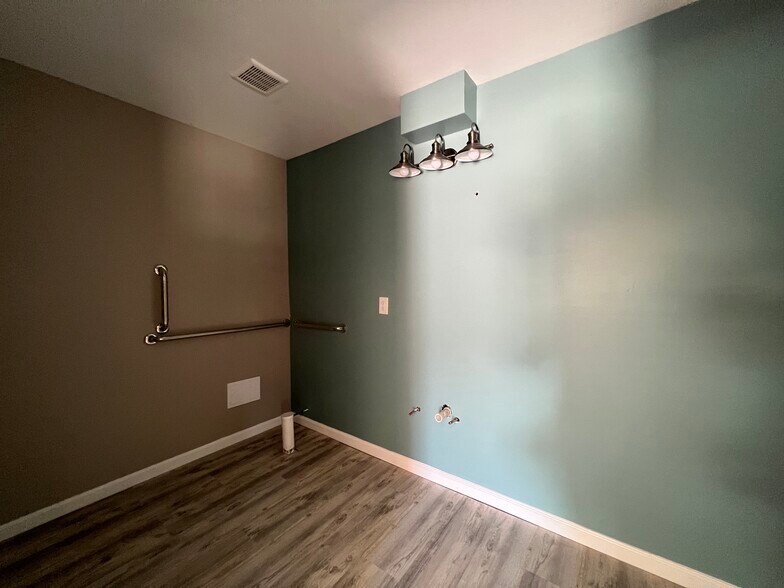 More Photos Of 3586 US HWY 42, Warsaw Office For Sale