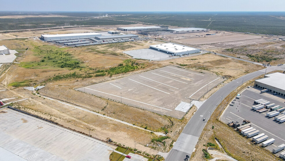 More Photos Of 1120 Reuthinger Pkwy, Laredo Land For Lease