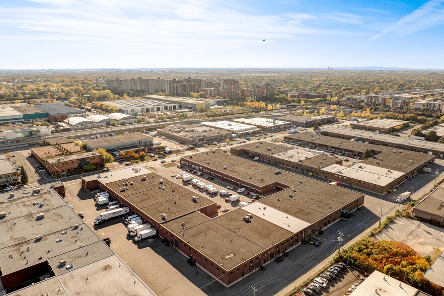 Primary Photo Of 375-455 Deslauriers Rue, Saint-Laurent Warehouse For Lease