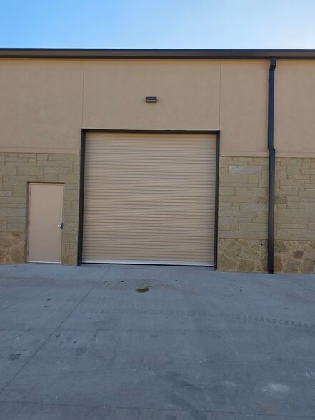 More Photos Of 401 S Chitalpa St, Leander Unknown For Lease