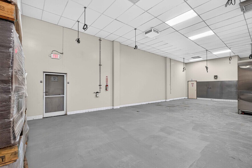 More Photos Of 12220 Rivera Rd, Whittier Warehouse For Lease