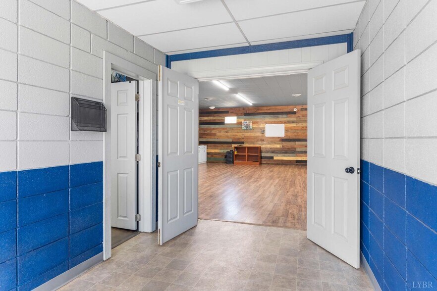 More Photos Of 273 Riverbend Rd, Altavista Showroom For Sale