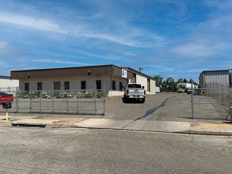 More Photos Of 4114 Armour Ave, Bakersfield Warehouse For Lease