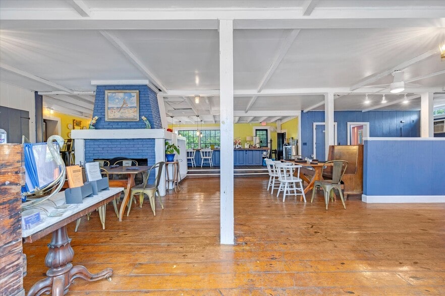 More Photos Of 70 Main St, Wellfleet Hotel For Sale