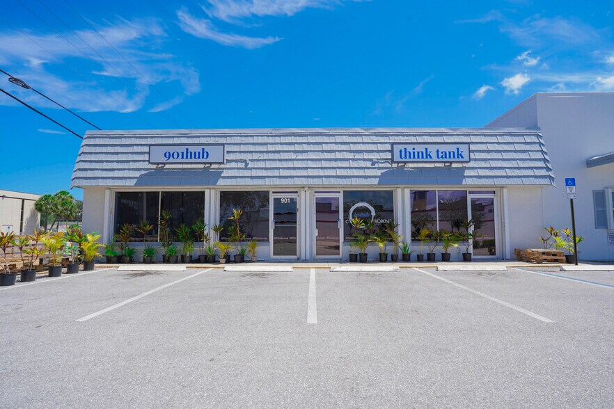 More Photos Of 901 SE Johnson Ave, Stuart Office For Lease