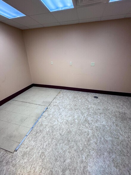 More Photos Of 803 18th Ave NW, Austin Restaurant For Sale