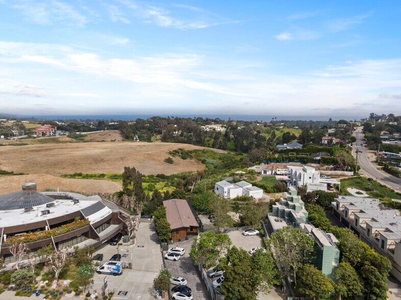 More Photos Of 29170 Heathercliff Rd, Malibu Office For Lease