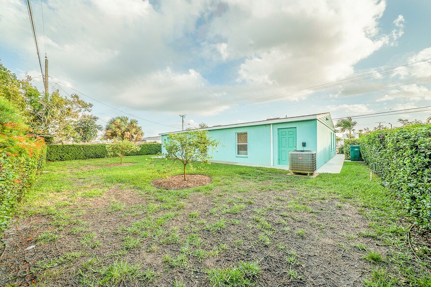 More Photos Of 1840 Sarno Rd, Melbourne Office For Sale