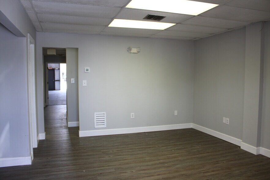 More Photos Of 490 North St, Longwood Flex For Lease