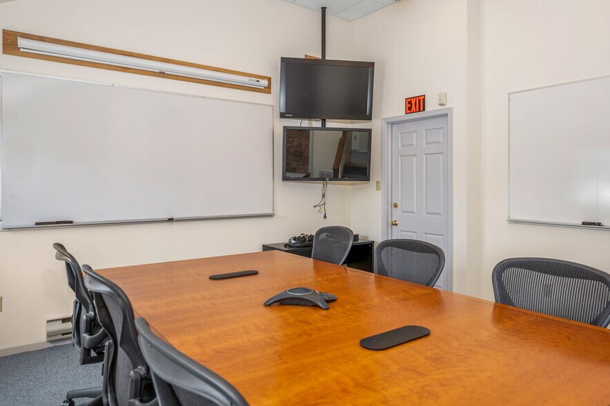 More Photos Of 3519 E Main St, Morgantown Office Residential For Lease