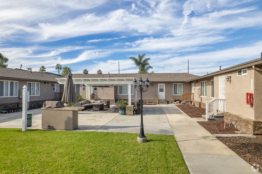 More Photos Of 19131-19161 Delaware St, Huntington Beach Apartments For Sale