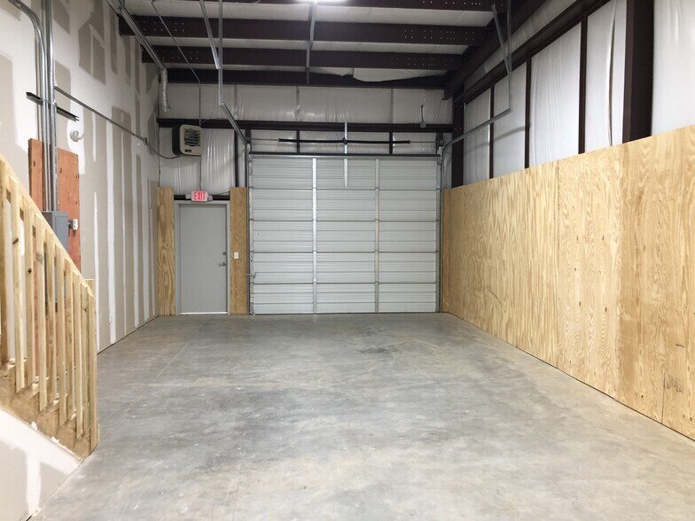 More Photos Of 250 Grogan Dr, Dawsonville Warehouse For Sale