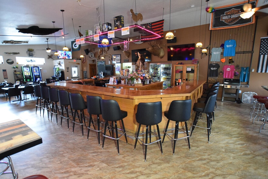 More Photos Of N7625 Parkway Rd, Crivitz Restaurant For Sale