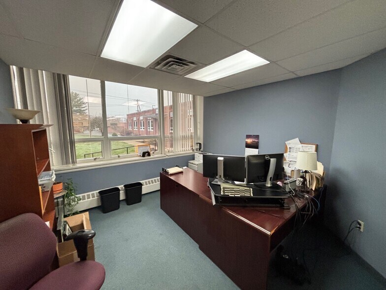 More Photos Of 1654 King St, Enfield Office For Lease