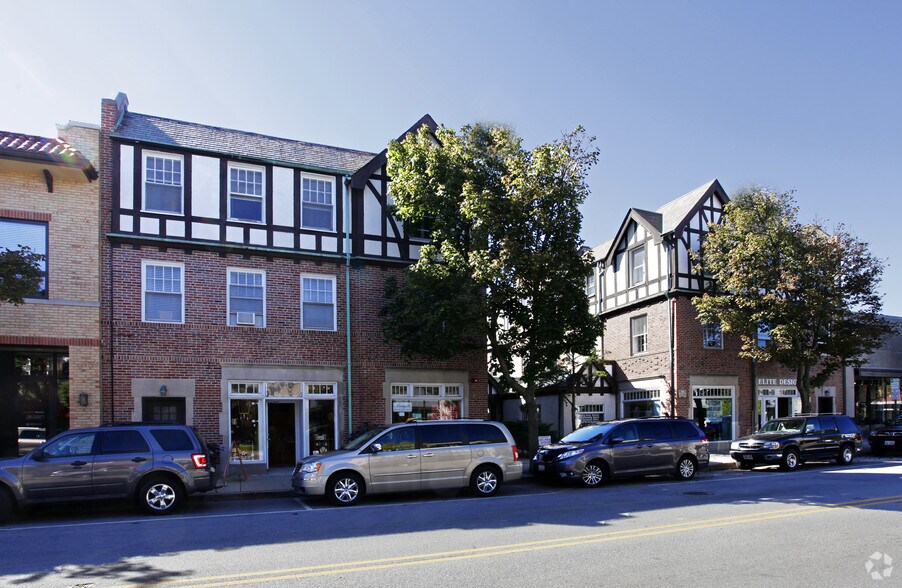 More Photos Of 916-920 Green Bay Rd, Winnetka Apartments For Lease