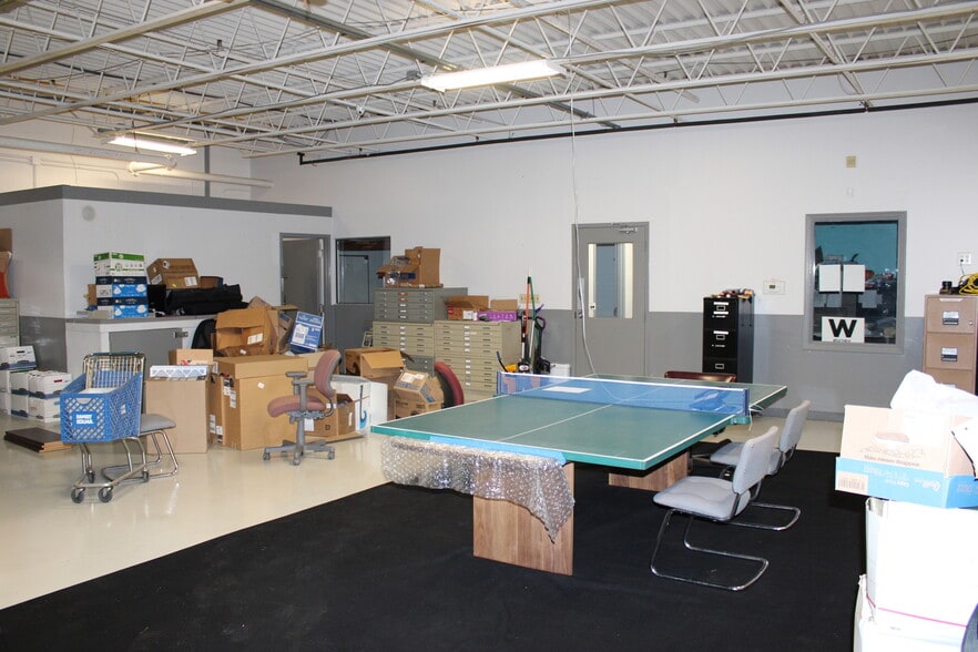 More Photos Of 6550 Guion Rd, Indianapolis Warehouse For Sale