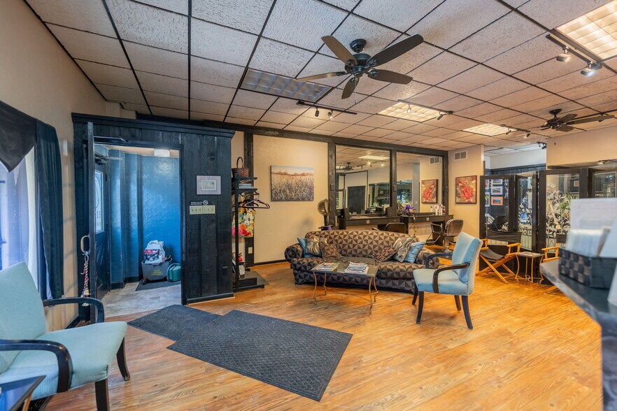 More Photos Of 729 Allegheny River Blvd, Verona Storefront For Sale