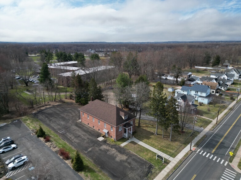 More Photos Of 43 Naubuc Ave, Glastonbury Flex For Sale