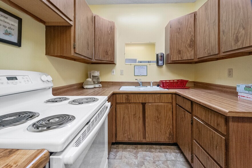 More Photos Of 2927 W Pikes Peak Ave, Colorado Springs Religious Facility For Sale