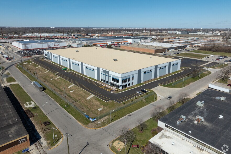 More Photos Of 2100 N 15th Ave, Melrose Park Warehouse For Lease