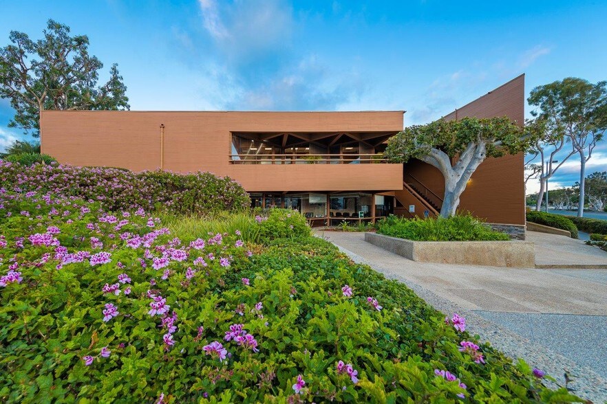 More Photos Of 853 Camino del Mar, Del Mar Office For Sale