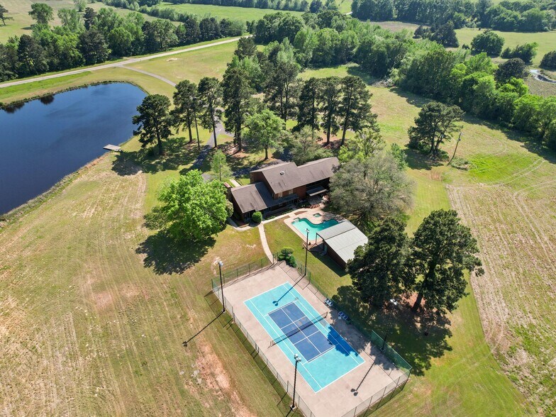 Primary Photo Of 1173 FM 130, Daingerfield Specialty For Sale