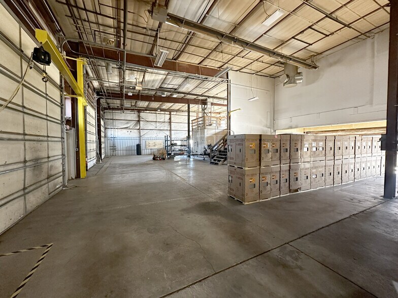 More Photos Of 395 W 67th St, Loveland Warehouse For Lease