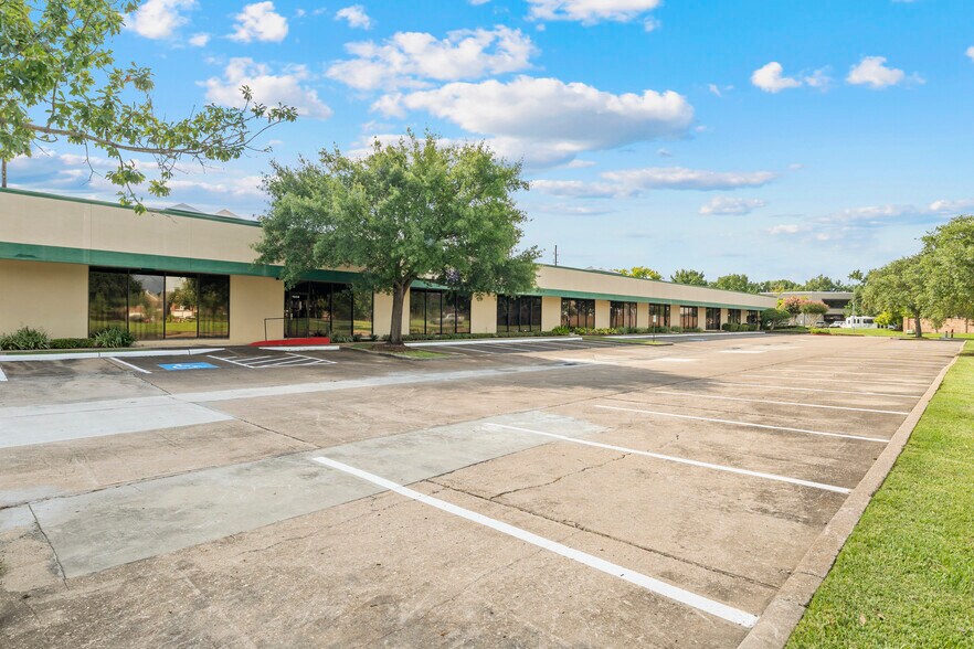 More Photos Of 11200-11248 Wilcrest Green Dr, Houston Unknown For Lease