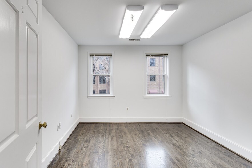 More Photos Of 123 N Henry St, Alexandria Office For Lease