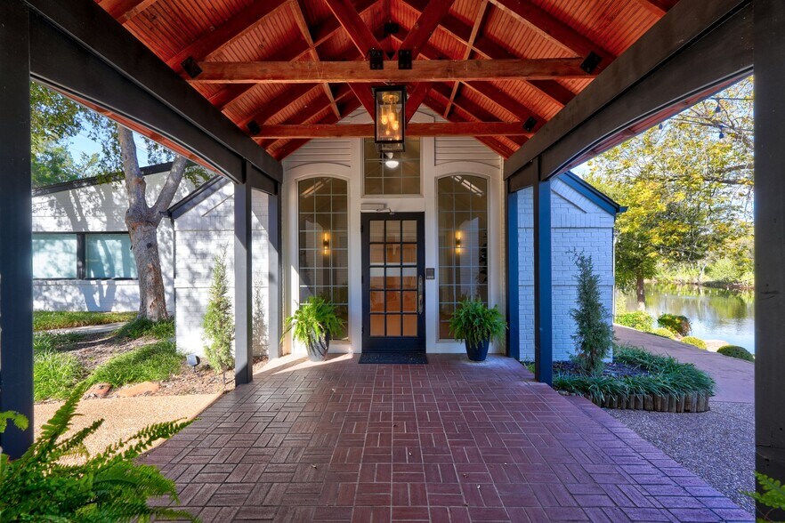 More Photos Of 3500 N Coltrane Rd, Forest Park Specialty For Sale