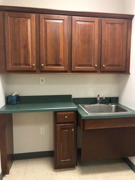 More Photos Of 504 Hamburg Tpke, Wayne Medical For Sale