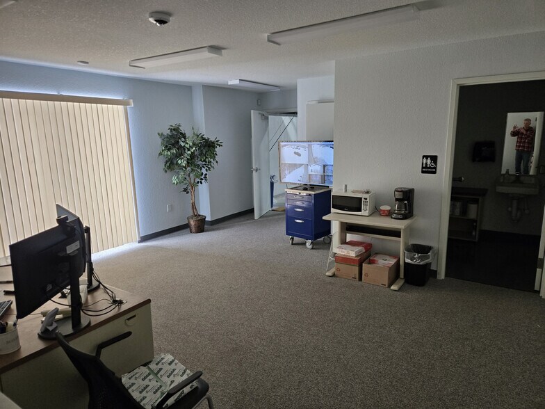 More Photos Of 6024 Highview Dr, Fort Wayne Industrial For Lease