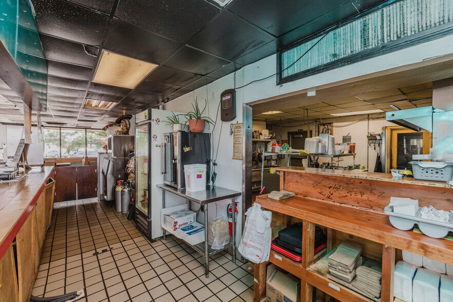 More Photos Of 503 N West St, Wichita Fast Food For Sale