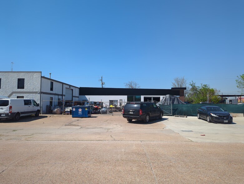 More Photos Of 513 Illinois St, South Houston Industrial For Sale