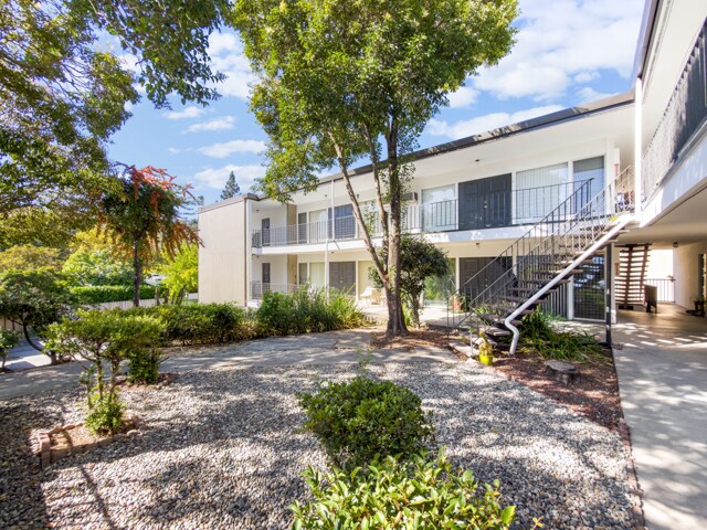 More Photos Of 950 Mountain View Dr, Lafayette Apartments For Sale