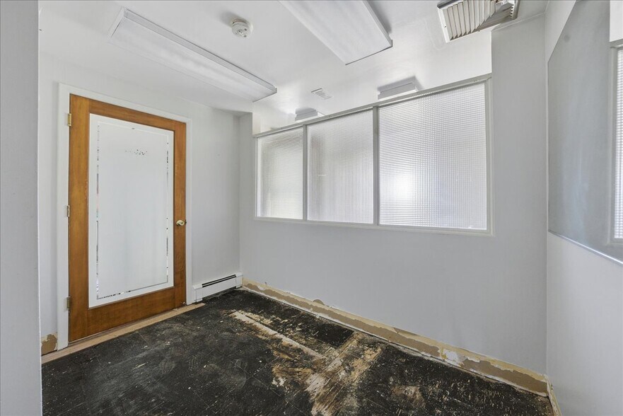 More Photos Of 2132 Central Park Ave, Yonkers Freestanding For Sale