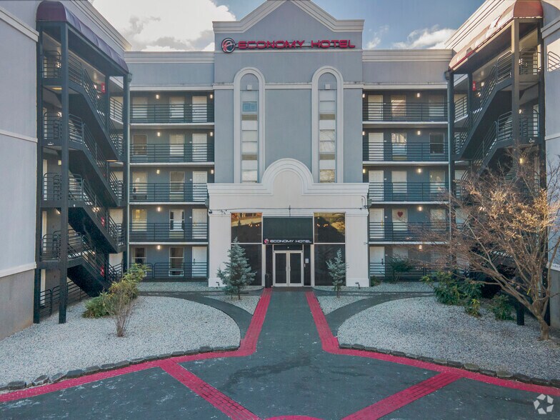 More Photos Of 2100 Northwest Pkwy SE, Marietta Hospitality For Sale