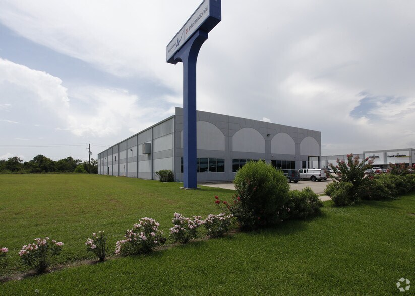 More Photos Of 1150 Hall Ct, Deer Park Warehouse For Lease