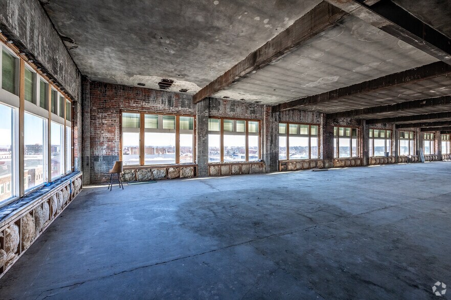 More Photos Of 11 E Church St, Marshalltown Unknown For Sale