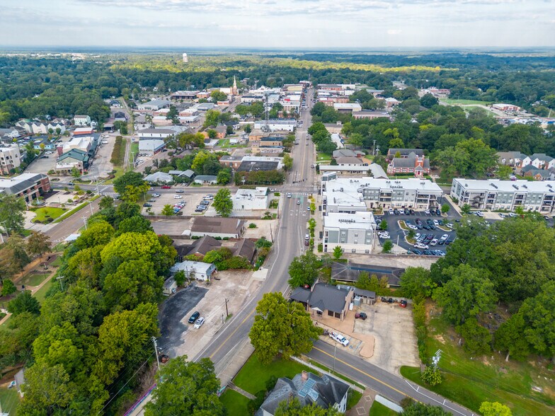 More Photos Of 408 University Dr, Starkville Restaurant For Sale