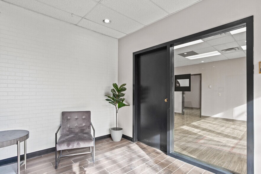 More Photos Of 10579 Bradford Rd, Littleton Medical For Lease