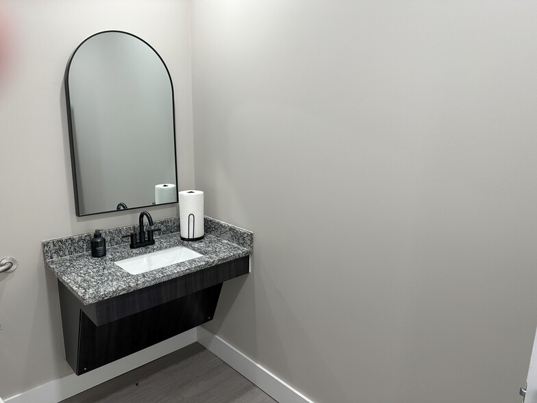 More Photos Of 314 E 5th Ave, Owasso General Retail For Lease