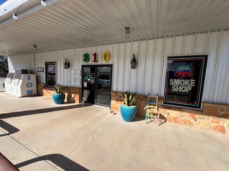 More Photos Of 1061 Cypress St, Roscoe Storefront For Sale