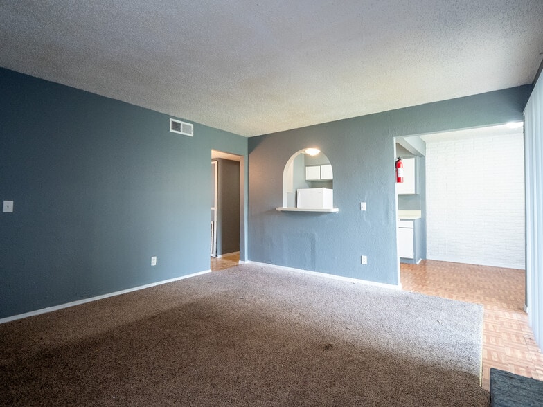 More Photos Of 5924 NW 10th St, Oklahoma City Apartments For Sale