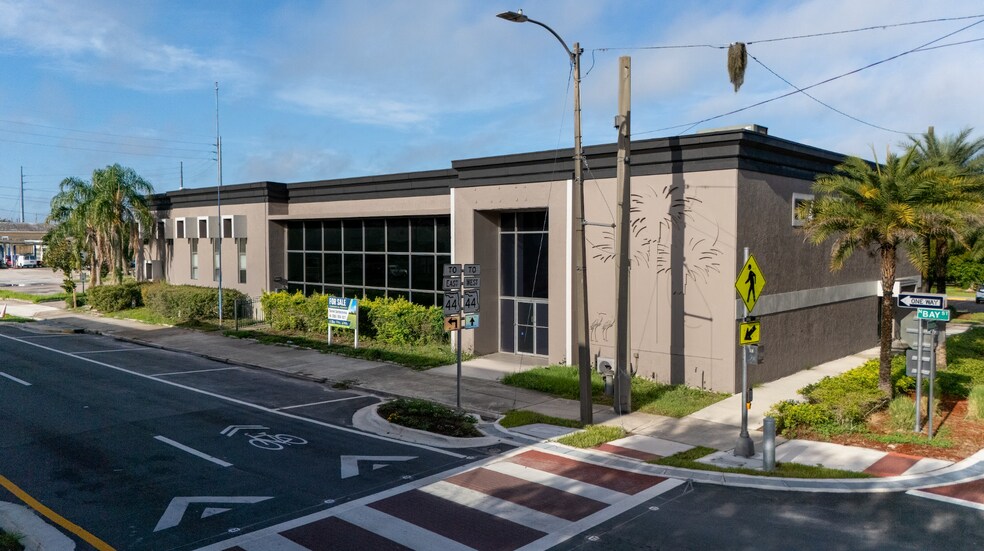 Primary Photo Of 100 N Bay St, Eustis Office For Sale