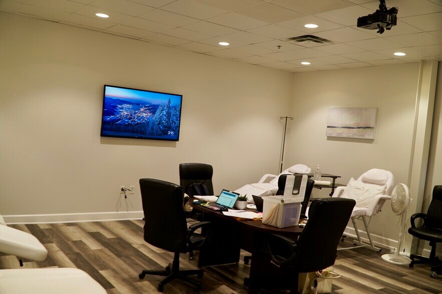 More Photos Of 5850 W Cypress St, Tampa Office For Lease