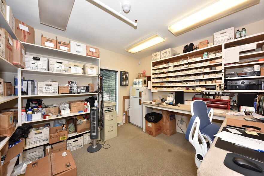 More Photos Of 8766 N Deerwood Dr, Milwaukee Freestanding For Sale