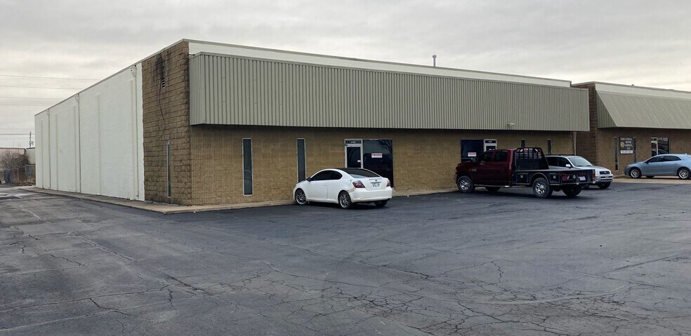 More Photos Of 5421-5425 S 101st East Ave, Tulsa Unknown For Lease