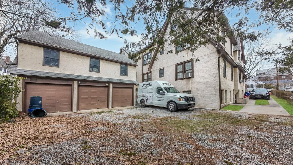 More Photos Of 4320 Hamilton Pl, Flushing Apartments For Sale