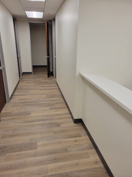 More Photos Of 2060 W Whispering Wind Dr, Phoenix Medical For Lease